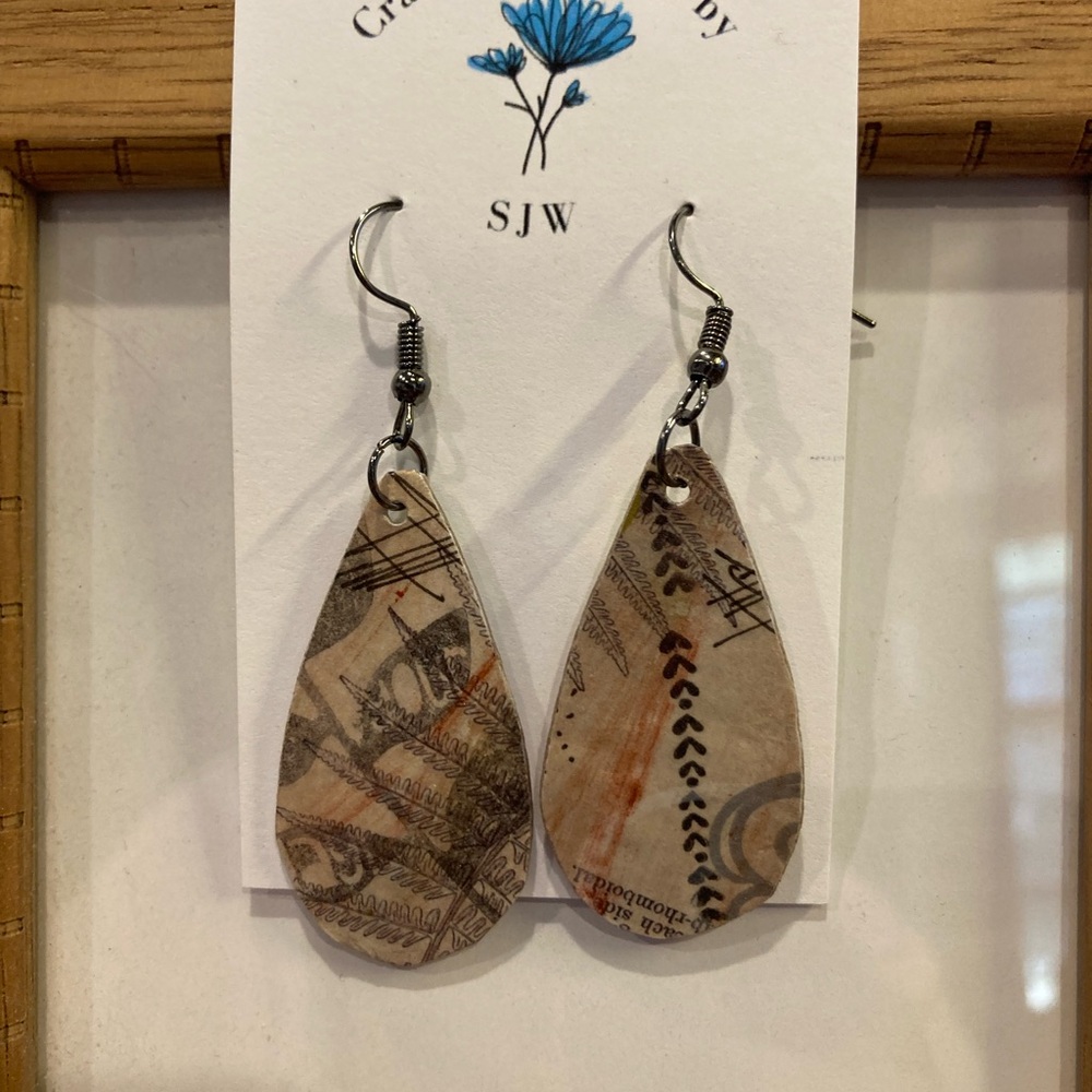 Artistic Teardrop Earrings - Brown and Black